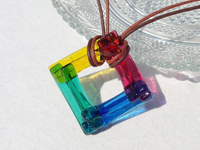 虹色重ねガラス『いろがさね【虹】』ネックレス【大きさ選べます】【紐の色、長さ選べます】【受注制作】≪送料無料≫